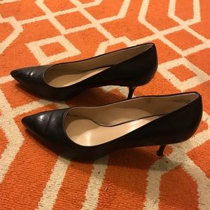 1.5” black pumps